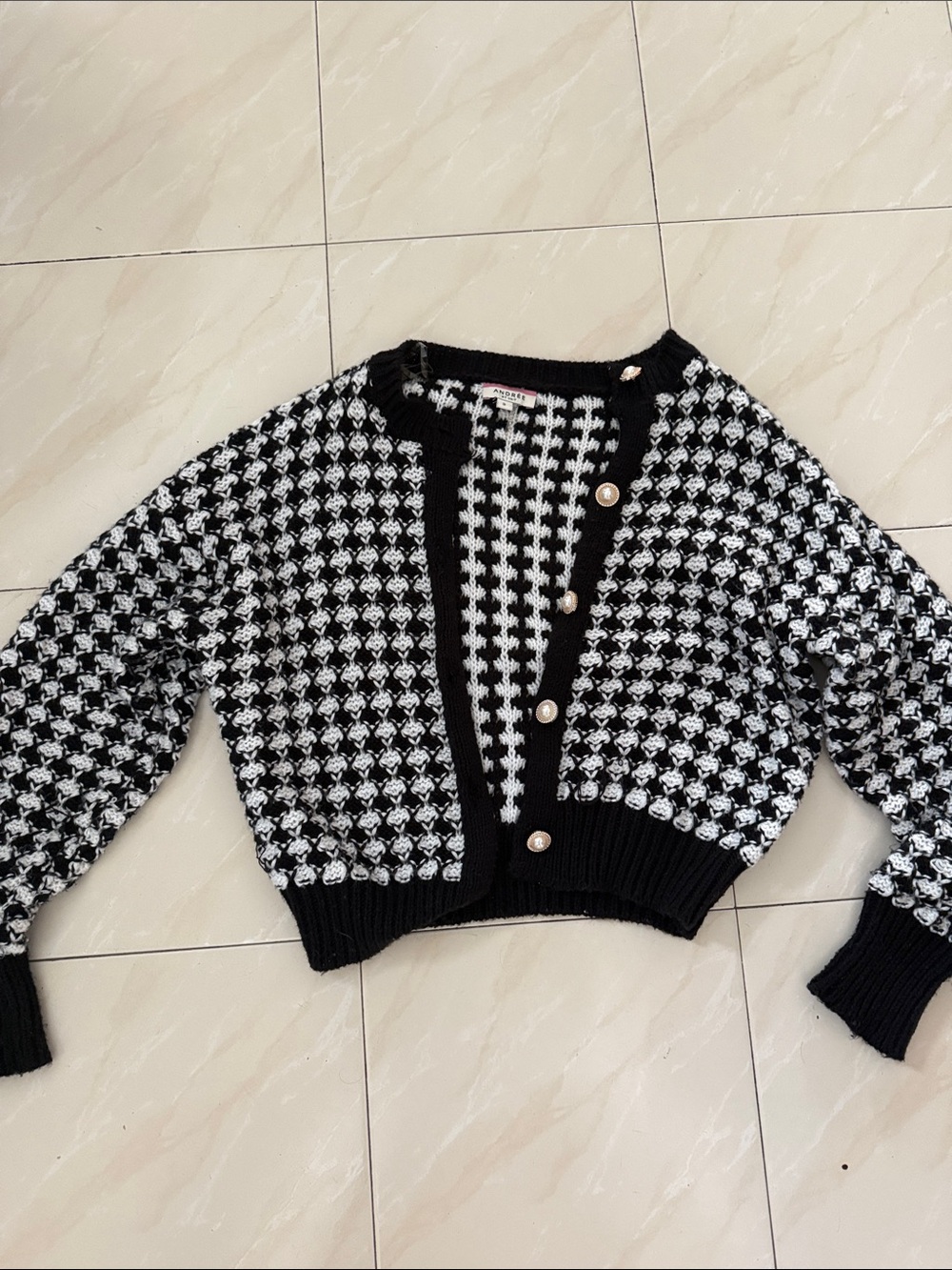 ANDREE BY UNIT Black and White Houndstooth Pearl-Button Cardigan